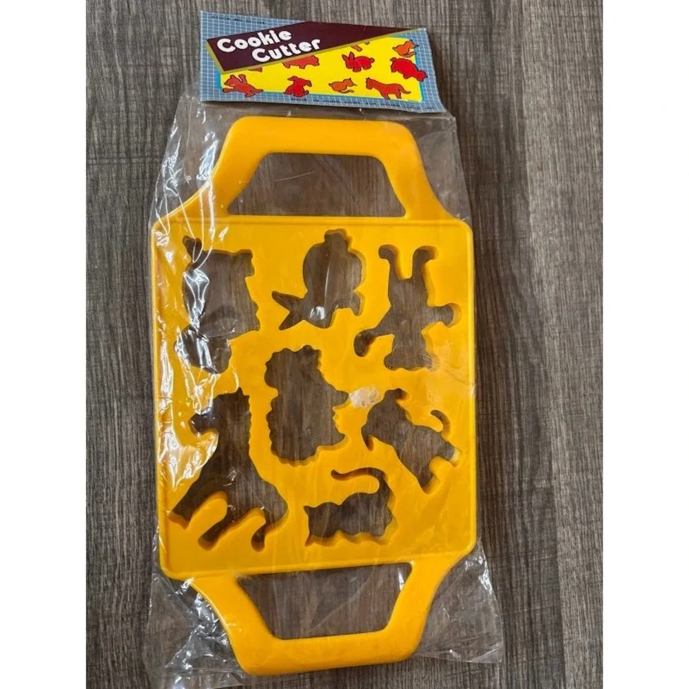 Vintage House‎ Lloyd Inc Animal Cookie Cutter Tray Yellow Multi Shape 30-134 NIP